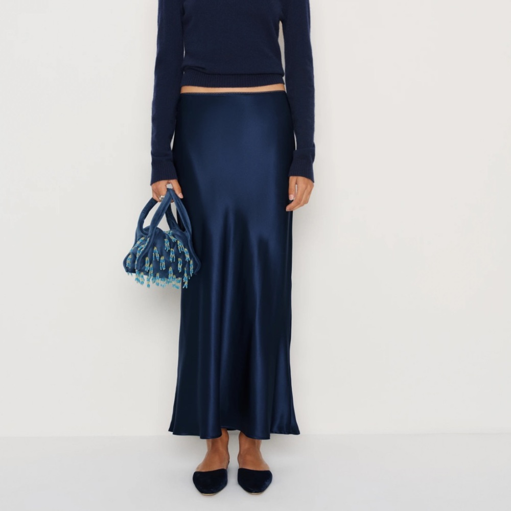 Reformation Layla Silk Skirt Core
– Midnight